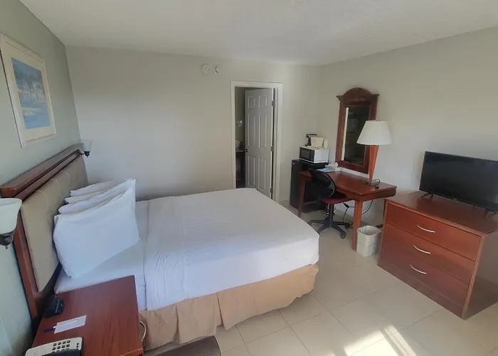 Clearwater Hotel 2*